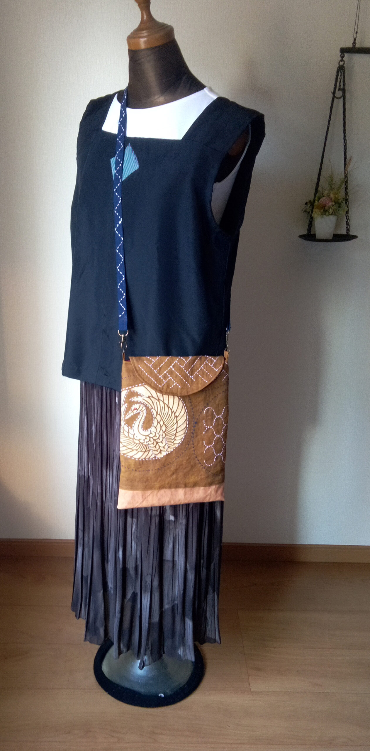 衣裳包みの柄を活かしたショルダーバックです。