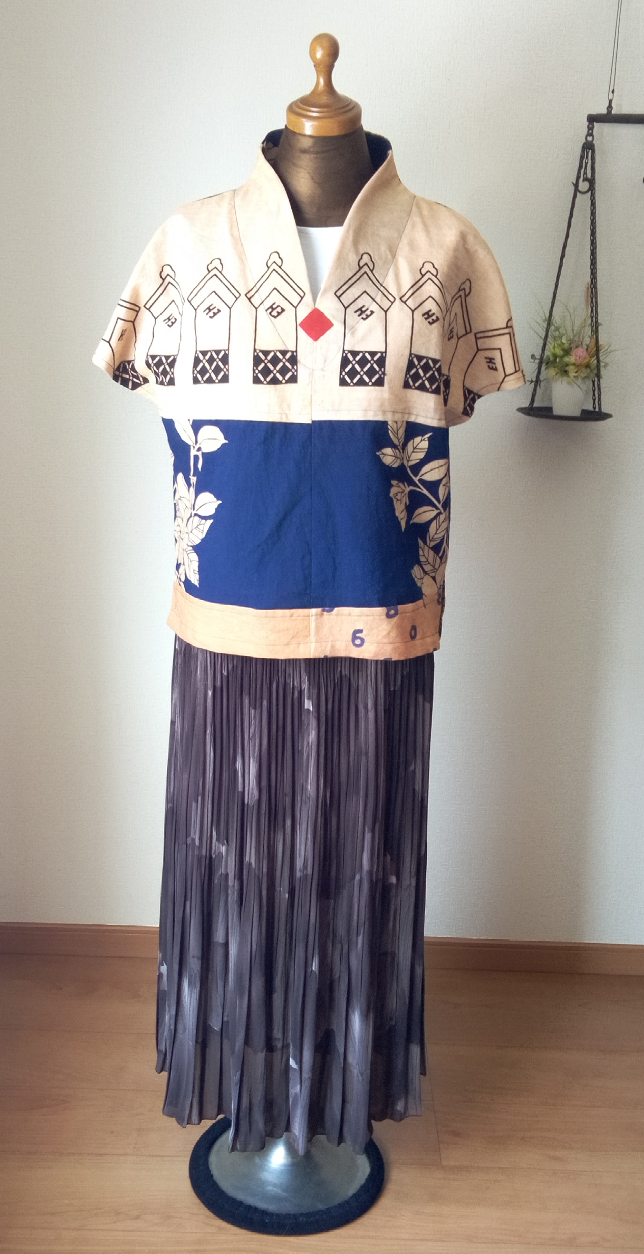 以前に間違って裁ってあったブラウスを形にしました