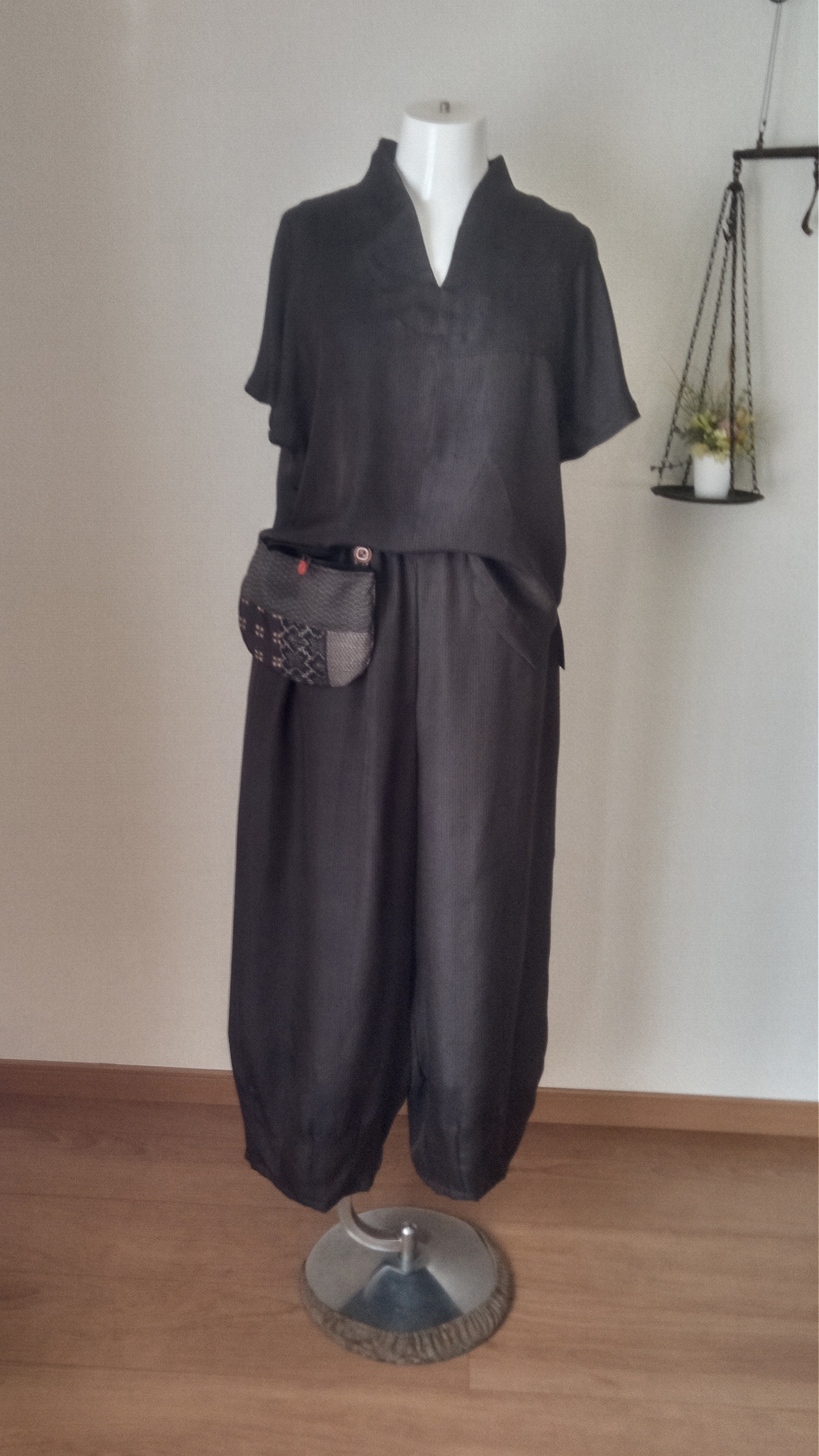 男性用のアンサンブルの着物から作りました